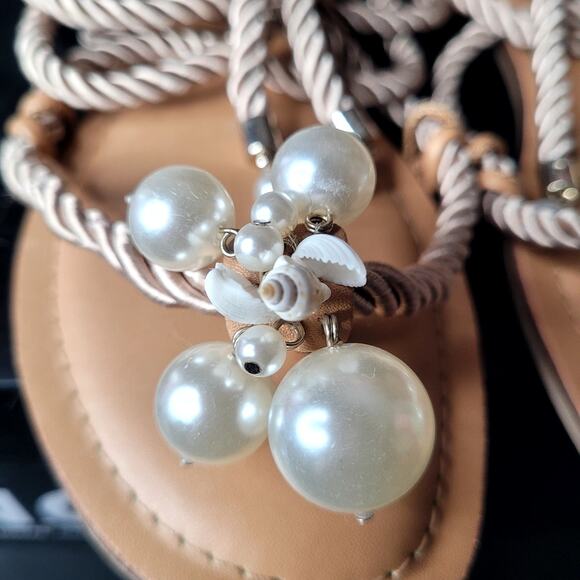 INC Jerzi Rope Embellished Flat Sandals Sz 5.5 Pearls Seashells Beachy Nautical - Picture 4 of 10